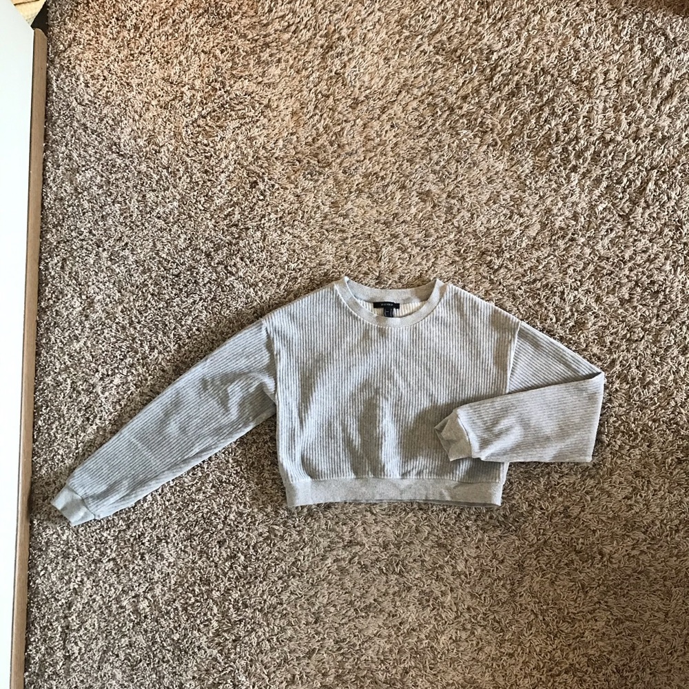 Ribbed velvet like cropped sweater